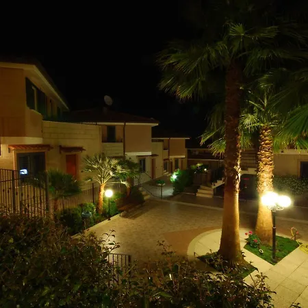 Дом отдыха With Pool Near The Sea Торторето