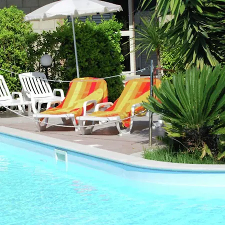 Дом отдыха With Pool Near The Sea Торторето