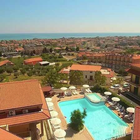 With Pool Near The Sea Дом отдыха *